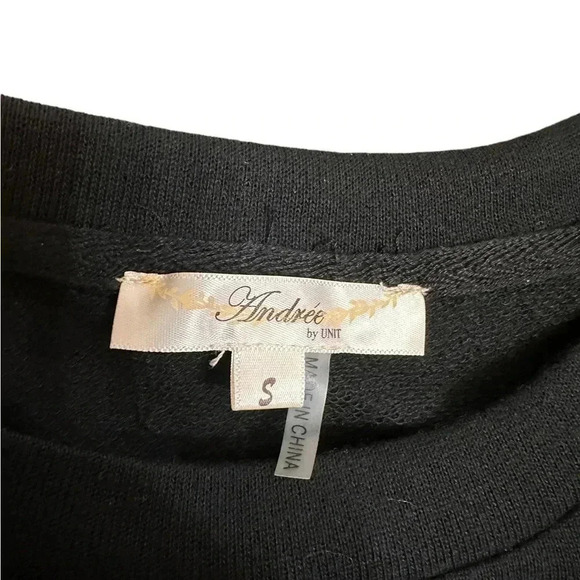 Andree by Unit Black Pull Over Floral Embroidered Sweater Women’s size Small - Picture 4 of 11